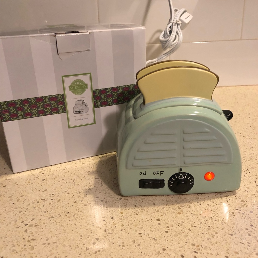 Scentsy Retro Morning Toast Wax Warmer